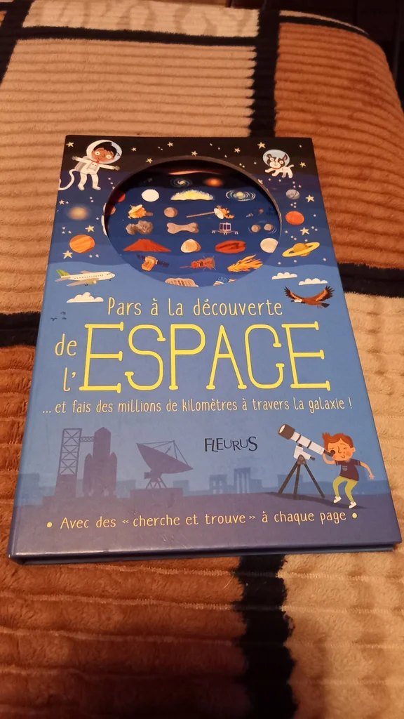 Livre Pars à la découverte de l'espace 